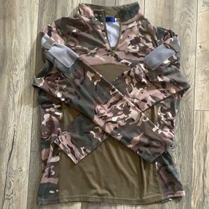 Mens pullover longsleeve camo shirt